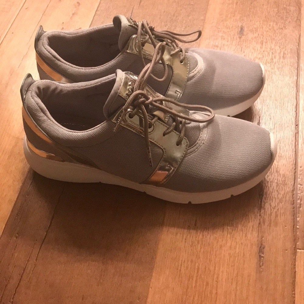 Beautiful Michael Kors fashion sneakers size 6.5